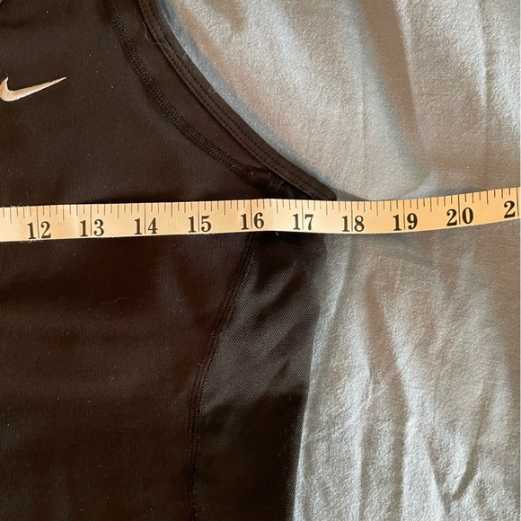Nike Women's Black Athletic Tank Top with shelf bra XL - Picture 6 of 7